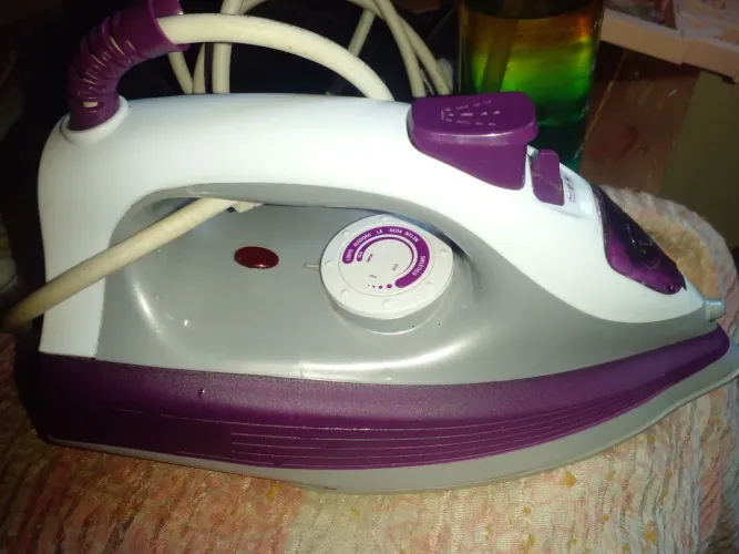 Vendo Ferro de passa a Vapor 