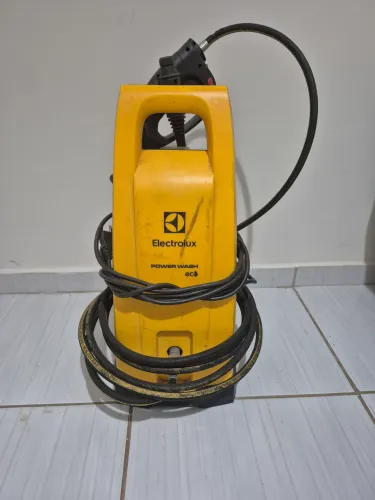 Lavadora de Alta Pressão Electrolux Power Wash Eco 1800 PSI 110V - Em Bom Estado
