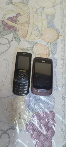 Dois telefone antigo sucata