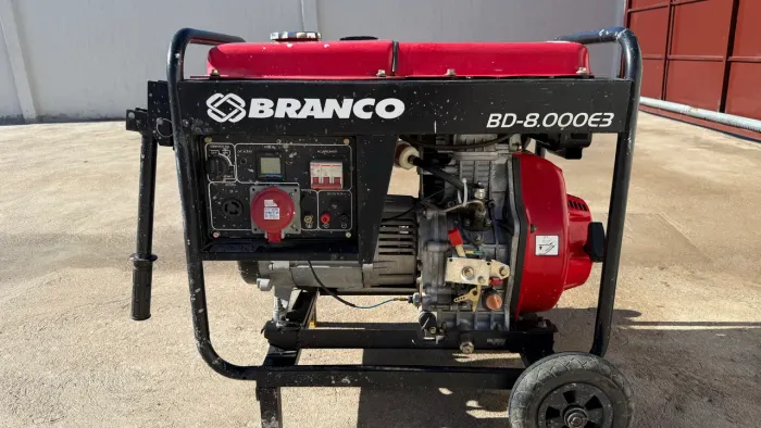 Gerador de Energia Branco BD-8000E3 - Diesel 13 CV - 8 kVA - Trifásico 380 V / 220 V
