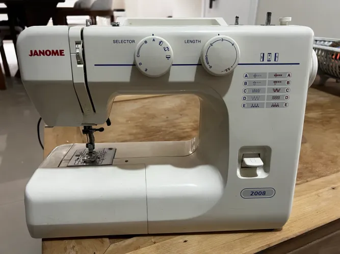 Máquina de costura portátil Janome 