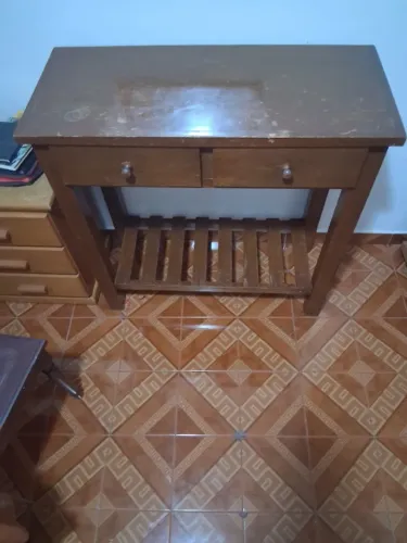 VENDO APARADOR COM GAVETAS (MADEIRA MACIÇA)