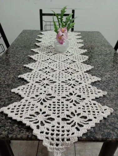 Trilho de mesa crochê ARANHA