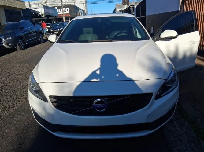 Volvo S60 T-5 Momentum 2.0 245cv 4P 2016