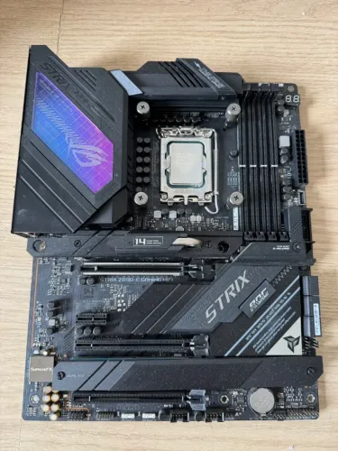 Placa-mãe Asus Rog Strix Z690-e Gaming Lga 1700 Ddr5 Wi-fi Preto