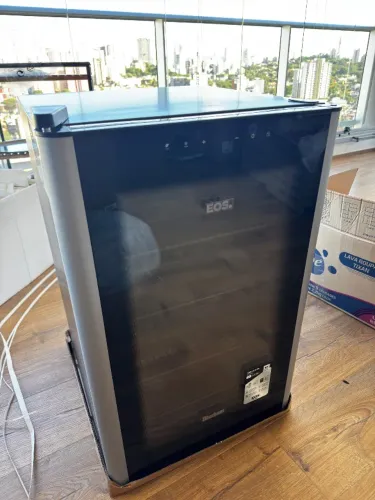 Cervejeira EOS Bierhaus 76L 110V Frost Free Inox - Nova, sem uso