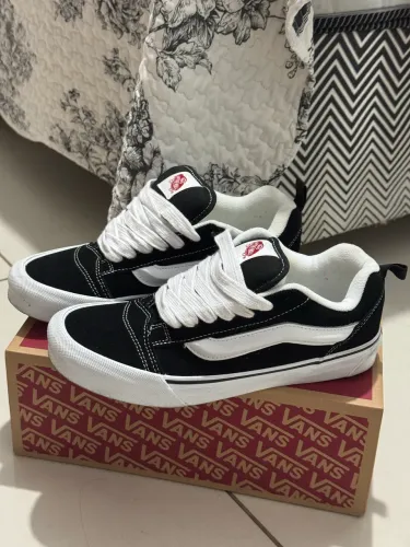 Vans Knu Skool original, tamanho 38 e na caixa 