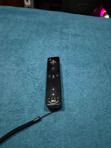 Vendo 2 controles WII remote + capinha