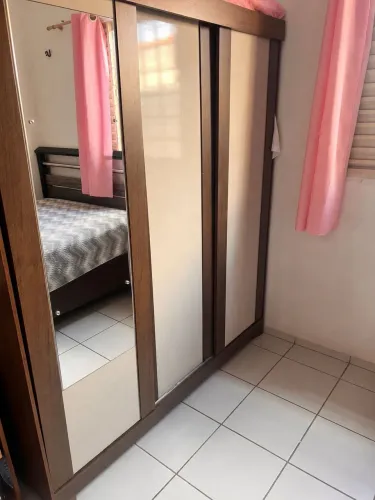 Vendo guarda roupa de solteiro 3 portas de correr 