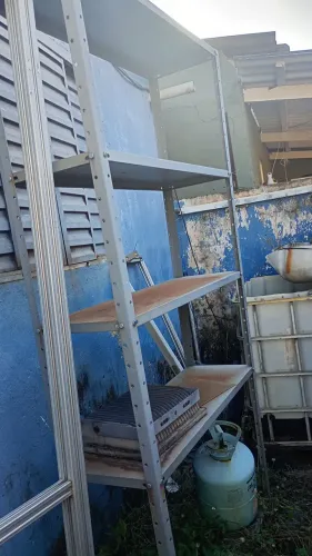 Prateleira industrial de aço - Usado 