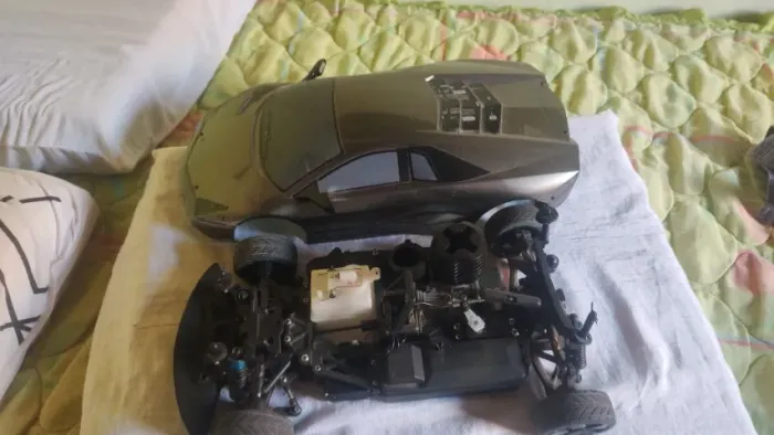 Modelo a combustão Lamborghini Reventon RC da editora D'agostni Agostine 