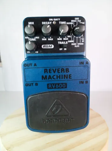 Pedal Behringer Reverb Machine RV600