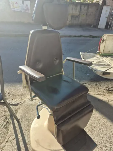 Vendo otima cadeira para salão, lindíssima em courino!!!
