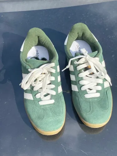 Tênis adidas novo usado 1 vez