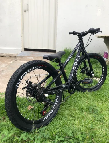 Bicicleta Colli aro 20 com marchas