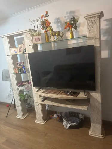 Estante de mármore travertino