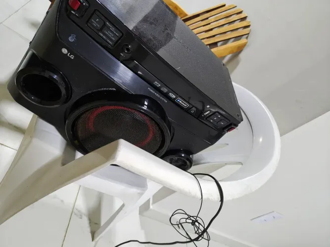 "Som LG XBoom usado" ou "Mini System LG Bluetooth".
