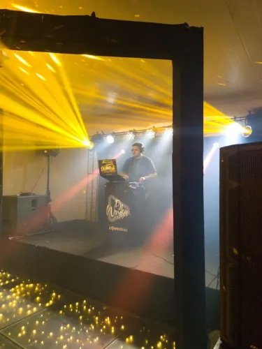DJ, SOM, LUZ E ESTRUTURA