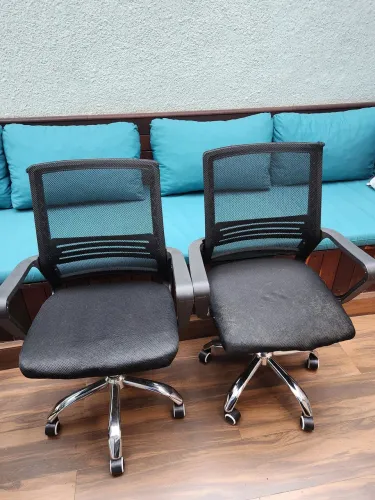 2 Cadeiras de Escritório Giratórias com Rodinhas - Oportunidade!