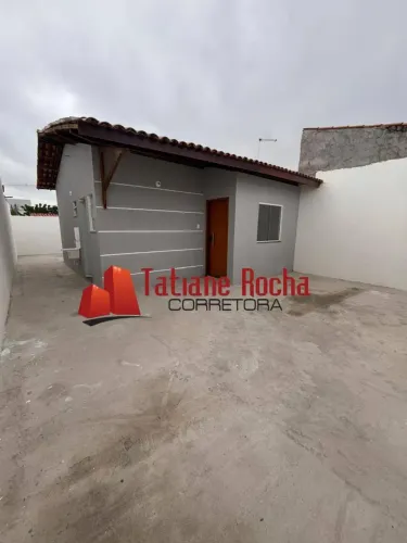 Vendo excelente casa em rua pública no bairro Gabriela.