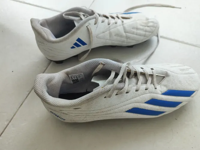 Chuteira de campo Adidas 43