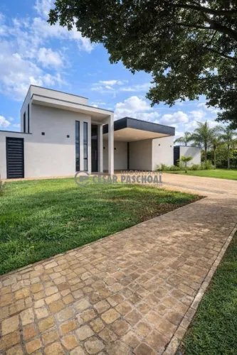 Casa em Condomínio Térrea 2 dormitorios, sendo 2 suites sala 2 ambientes cozinha ampla lav