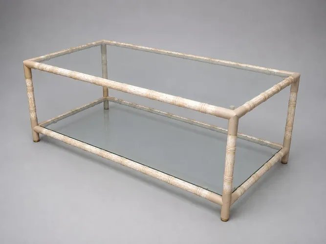 Mesa centro estilo bambu com tampo e prateleira de vidro 