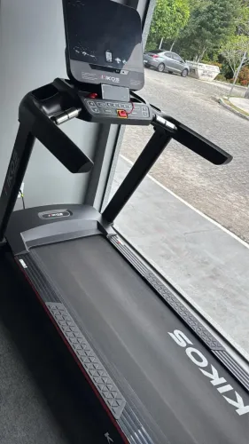 ESTEIRA KIKOS PROFISSIONAL COM INCLINAÇÃO