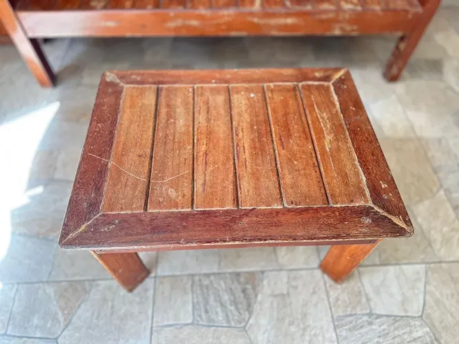 Sofá e mesa madeira rústica 