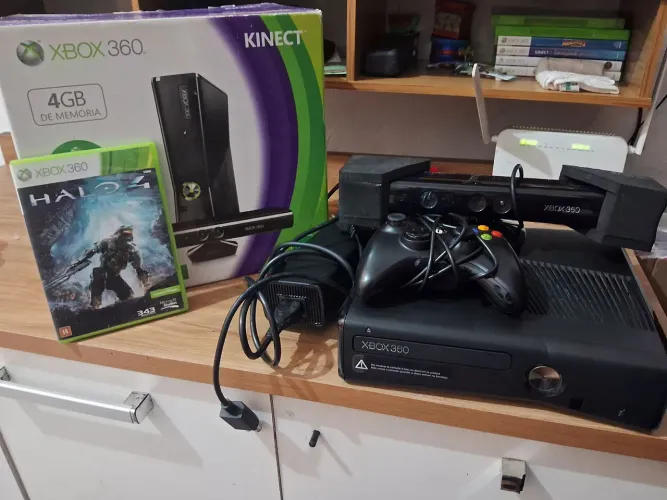 Xbox 360 novo na caixa acompanha todos os acessórios e cabos vai com esse jogo também