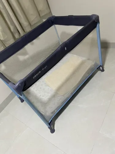 Berço cercadinho portátil com colchão e tela