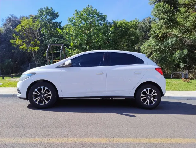 Chevrolet Onix Hatch LTZ 1.4 8V Flex Power Mec. 4P 2014