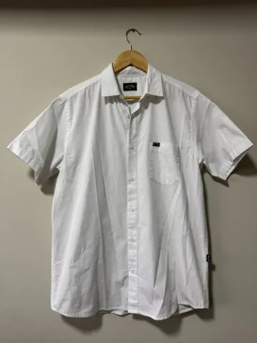Camisa Billabong Branca - Tamanho P - Nunca usada pela metade do preço