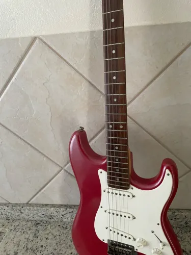 Guitarra Eagle com captadores e ponte fender americano