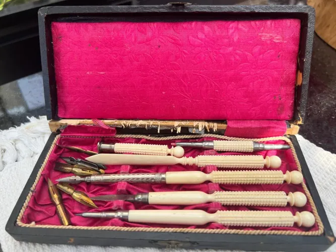 Conjunto canetas bico de pena na caixa original - RELÍQUIA - Antiguidade.
