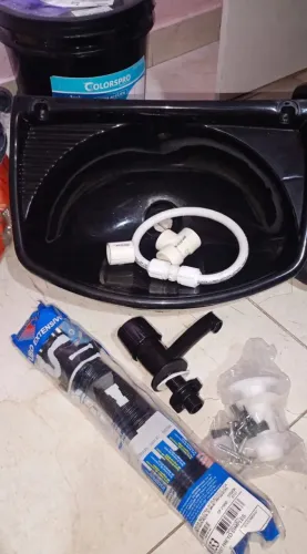 Pia Preta de Plástico com Torneira e Kit de Instalação