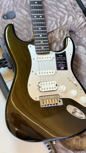 Guitarra Fender Ultra 2 zerada