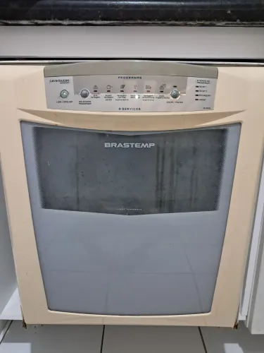Máquina de lavar louça usada.
