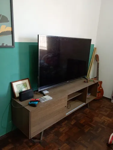Rack moderno tv pés palito 