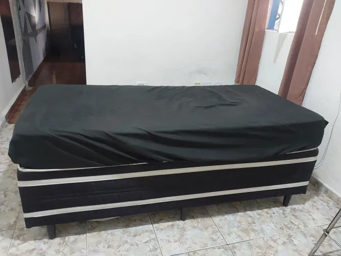 Cama box marca king star modelo King Hotel 1,38 por 1,88
