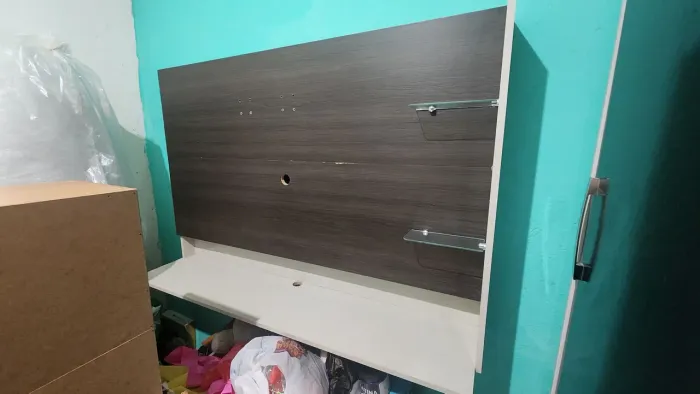 Painel Para TV Com Prateleiras De Vidro Semi Novo