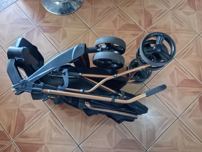 Carrinho de bebê da Tutti baby