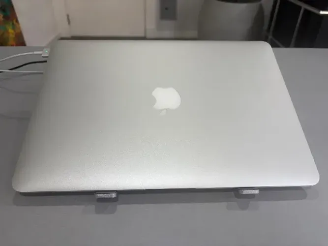 MacBook Air 13 Intel Dual Core i5 8GB (A1466)