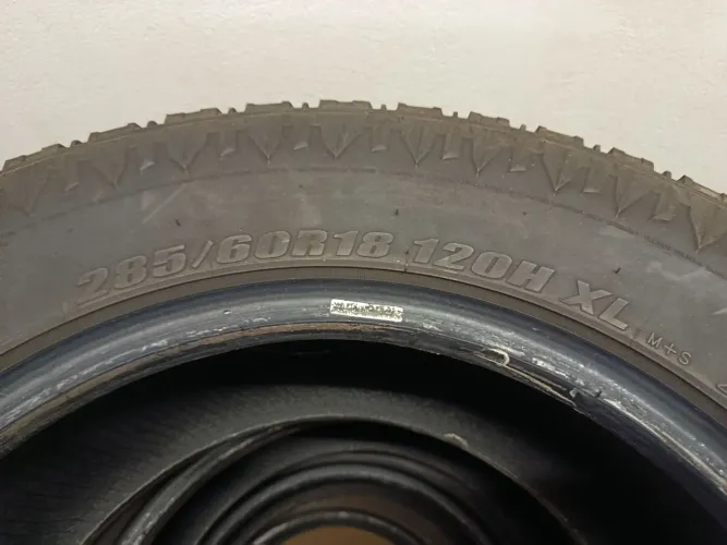 Pneu AT Camionete - usado 285/60 R18