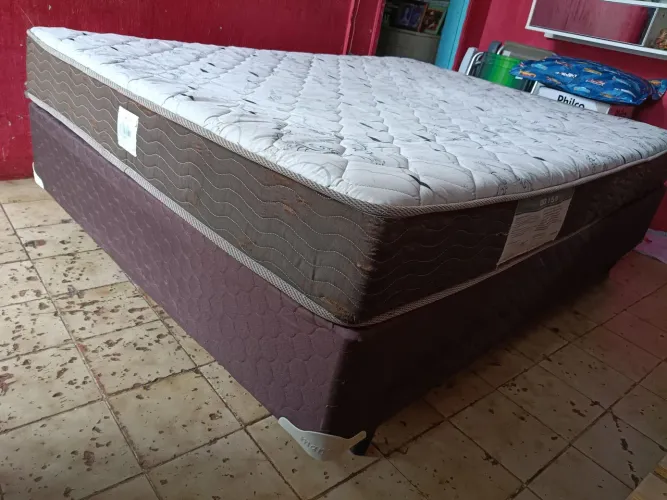 Conjunto box casal...base + colchão de casal... colchão já higienizado