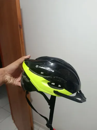 Capacete de bicicleta seminovo