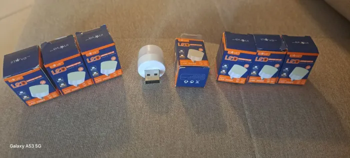 Mini lampada amarela usb