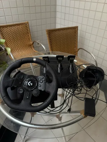 Logitech G923 c/Cambio e Pedal