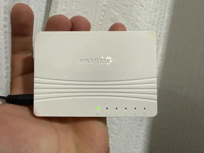Switch Hikvision DS-3E0505D-E 5 Portas Gigabit