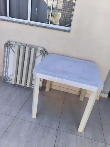 Mesa quadrada de plástico desmontável